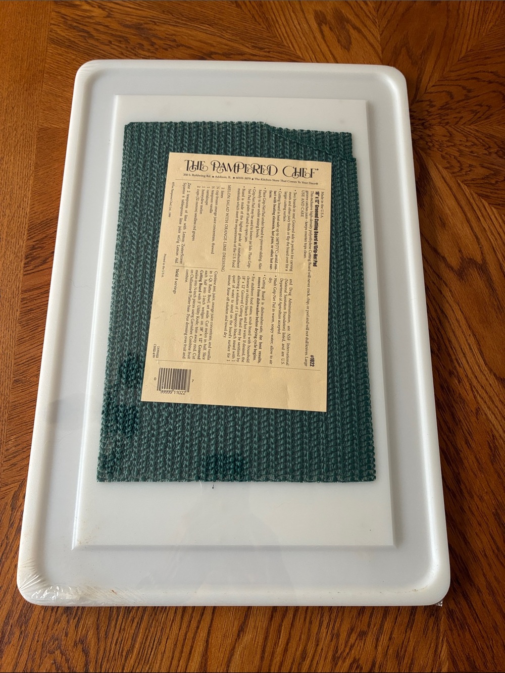 The Pampered Chef 18" x 12" Grooved Cutting Board